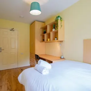 lovely-2-bed-apartment-with-parking.galwayhotelsireland.net/